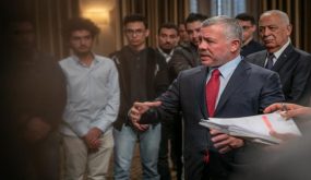 الملك يلتقي طلبة جامعيين حققوا نتائج متقدمة بمسابقات للبرمجة