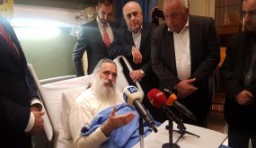 المطران عطا الله حنا يخضع للعلاج في الاردن من تسممه في اسرائيل