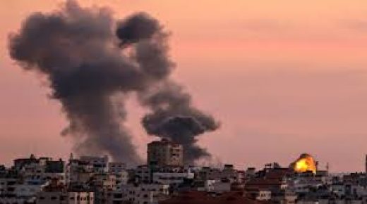 الإحتلال يقصف موقعا غرب غزة