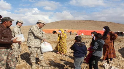 الجيش يوزع مساعدات عينية في قرى معان