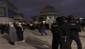 شرطة الاحتلال تعتدي على مصلي الفجر في المسجد الاقصى