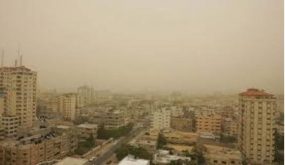 منخفض خماسيني مساء اليوم وتحذيرات من الغبار والانزلاقات