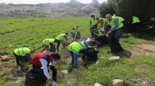 بالصور .. المناصير للزيوت والمحروقات تطلق المبادرة الثانية لتنظيف محيط مطل كوريدور عبدون