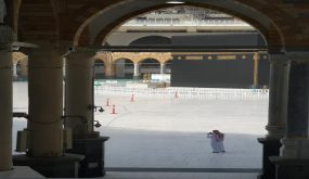 بالفيديو …بسبب كورونا الكعبة بلا معتمرين ومصلين