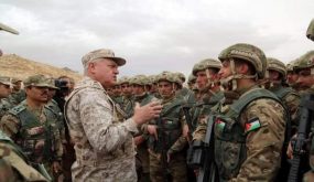 رئيس هيئة الاركان يتابع تمريناً تعبوياً لإحدى وحدات لواء الملك الحسين بن علي