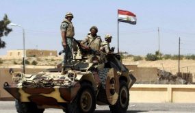 مقتل وإصابة 10 أفراد من الجيش بانفجار مفخخة بمدرعة شمال سيناء