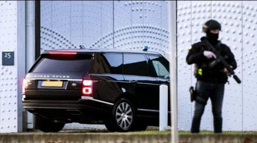 أمستردام : اعتقال رجلين في المطار أحدهما مسلح