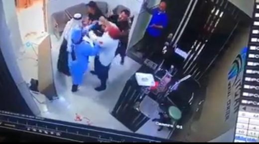 الأمن يضبط اشخاص اعتدوا على طبيب اسنان .. فيديو