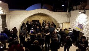 مواجهات خلال اقتحام عشرات المستوطنين لمقام يوسف بنابلس