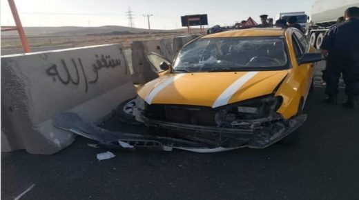 إصابة ٣ أشخاص بتدهور مركبة تدريب سواقة على الصحراوي