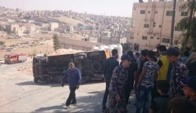 جرش : اصابة ١٣ بحادث تدهور باص