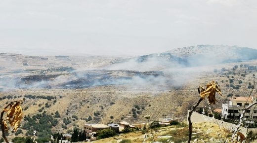 بالفيديو ..إخماد حريق غرب مرج الحمام  بإستخدام الطائرات