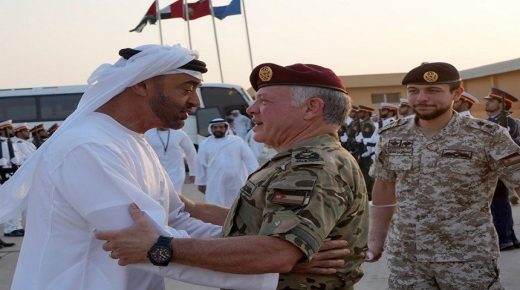 الملك وولي عهد أبو ظبي يناقشان مستجدات الأوضاع في المنطقة