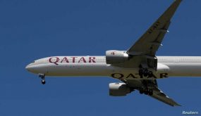 FILE PHOTO: A Qatar Airways passenger plane comes in to land at London Heathrow airport, following the outbreak of the coronavirus disease (COVID-19), London, Britain, May 21, 2020. REUTERS/Toby Melville/File Photo