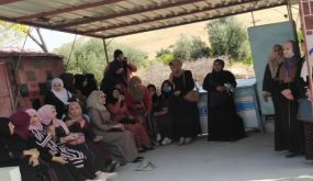 الأغوار الشمالية : اعتصام لعاملات مصنع الألبسة للمطالبة بفتحه