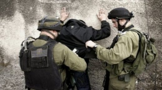 الاحتلال يعتقل موظفين اثنين في أوقاف وشؤون الأقصى