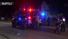 مظاهرات عرقية وحرائق وإطلاق نار في كينوشا بولاية ويسكانسن