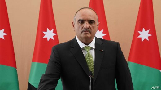 A handout picture released by the Jordanian Royal Palace on October 12, 2020, shows Bisher al-Khasawneh being sworn in as the new Prime Minister of Jordan, in the capital Amman. (Photo by Yousef ALLAN / Jordanian Royal Palace / AFP) / RESTRICTED TO EDITORIAL USE - MANDATORY CREDIT "AFP PHOTO / JORDANIAN ROYAL PALACE / YOUSEF ALLAN" - NO MARKETING NO ADVERTISING CAMPAIGNS - DISTRIBUTED AS A SERVICE TO CLIENTS