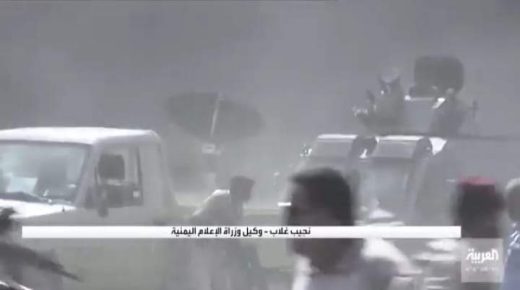 بالفيديو.. انفجار يهز مطار عدن لحظة وصول طاقم الحكومة