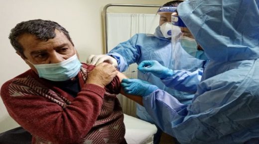 بالصور .. الخدمات الطبية الملكية تبدأ بتقديم المطعوم المضاد لفيروس كورونا بالمستشفيات التابعة لها