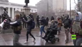 بالفيديو ..قبيل مراسم تنصيب بايدن.. مدججون بالأسلحة يحتشدون أمام مبنى ولاية أوهايو