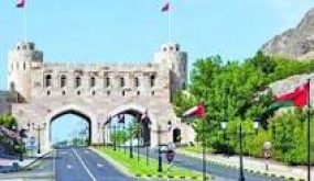 سلطنة عُمان تغلق منافذها البرية أسبوعا آخر