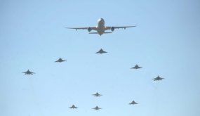 قائد القوات الجوية المصرية يقود مقاتلة F-16 بصواريخ جو – جو متوسطة المدى (صور)