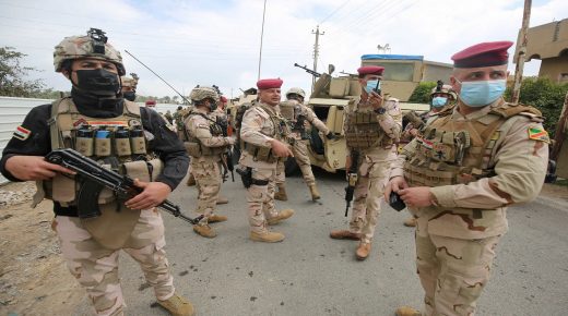 Iraqi forces search the area in Tarmiyah, 35 kilometres (20 miles) north of Baghdad on February 20, 2021, following clashes with Islamic State group fighters. - Iraqi security forces clashed with the Islamic State group north of Baghdad, leaving at least five jihadists and two security personnel dead. A joint force of army troops and state-sponsored tribal fighters raided an IS hideout in the leafy plains of Tarmiyah, according to a statement from the military. (Photo by AHMAD AL-RUBAYE / AFP)