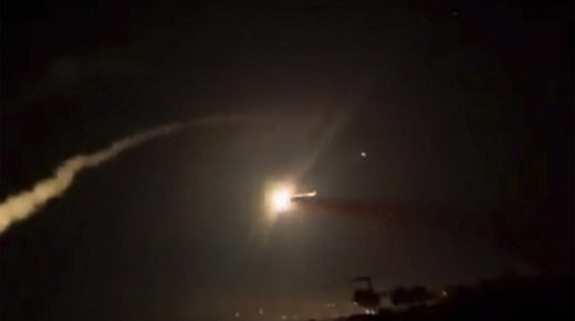 الدفاعات الجوية السورية تصدّت لصواريخ إسرائيلية فوق دمشق