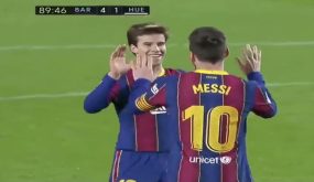 فوز برشلونة على هويسكا في الدوري الاسباني واقترابه من المتصدر اتليتكو مدريد