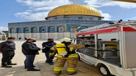 الدفاع المدني يعقد دورةً تدريبةً لطواقم الإطفاء في المسجد الأقصى ..صور