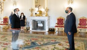 السفير القاضي يقدم أوراق اعتماده للرئيس البرتغالي