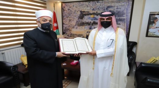 Awqaf Minister briefs Qatari envoy on Jordan expertise in preaching, counseling