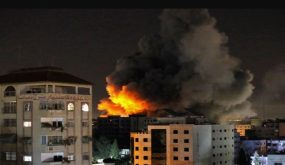 إسرائيل تقصف غزة ليلًا.. والصدامات مستمرة بالضفة الغربية