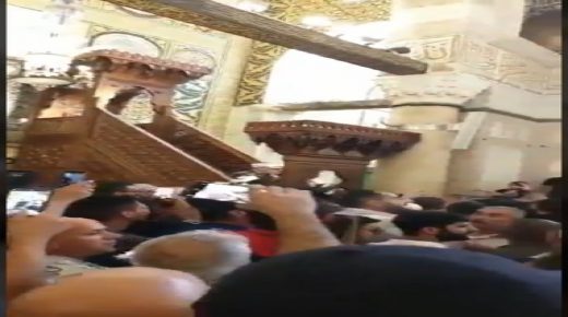 بالفيديو … مصلون يحتجون على خطيب الجمعة في المسجد الأقصى