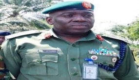 مقتل قائد الجيش النيجيري وعدد من كبار الضباط بتحطم طائرة عسكرية ..فيديو