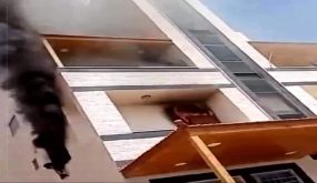 العقبة : اخلاء ١٤ مواطنا من عمارة سكنية حاصرتهم النيران