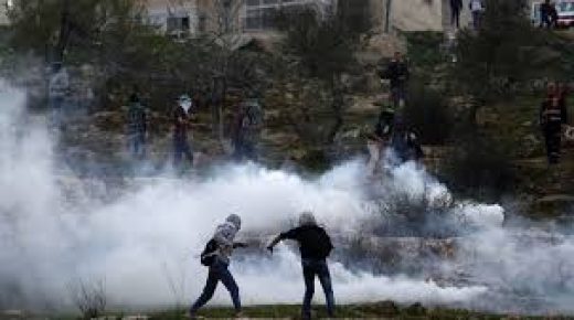 استشهاد فلسطيني وإصابة 64 في مواجهات برام الله