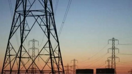 خلل فني على شبكة الربط المصري تسبب بانقطاع الكهرباء في المملكة