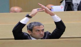 النواب يجمدون عضوية ” أسد المجلس ” انتصارا لهيبة المجلس