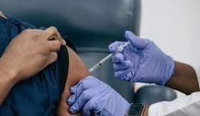 تطعيم 550 معلماً ومعلمة بلقاح كورونا بالاغوار الشمالية