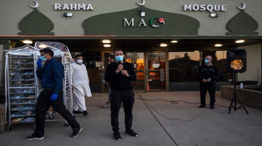 التلفزيون الكندي يذيع الآذان في مراسم تأبين أربعة مسلمين
