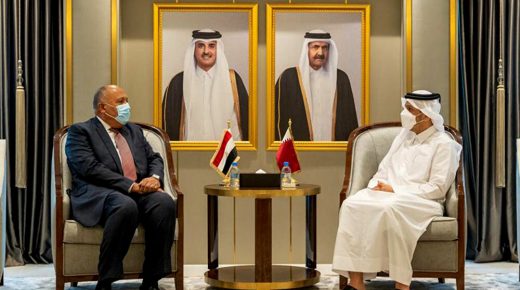 أمير قطر يستقبل في الدوحة وزير الخارجية المصري