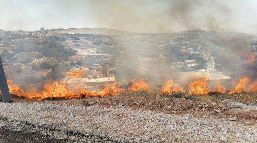 حريق بمنطقة الرهوة بالفحيص .. فيديو