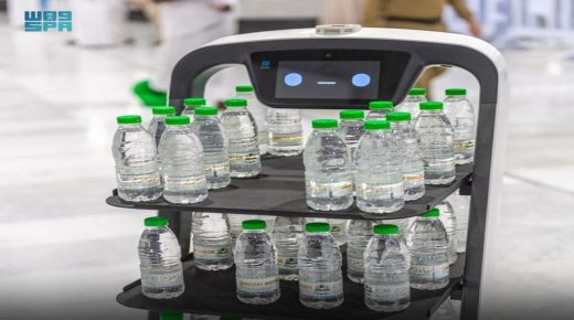 السعودية: روبوت لتوزيع ماء زمزم في الحرمين الشريفين