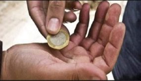 ضبط متسولة تستعطف المواطنين بحجة العلاج وتمتلك سيارتي نقل مشترك وشحن