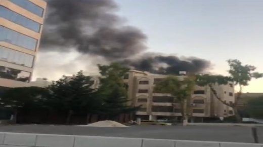 بالصور.. اندلاع حريق بأحد المنازل في شارع عبد الله غوشة