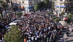 استمرار المواجهات بين متظاهرين وقوات أمن فلسطينية في رام الله احتجاجا على مقتل بنات