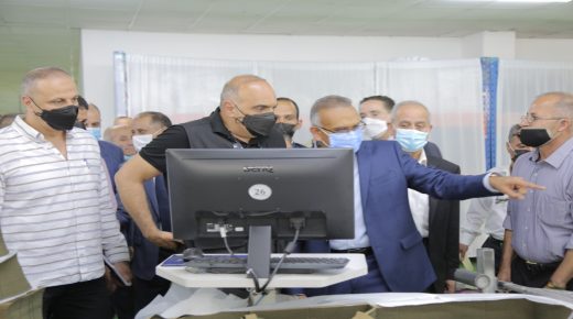 رئيس الوزراء يزور معبر جابر ويوعز بإجراءات لإعادة تشغيله بكامل طاقته