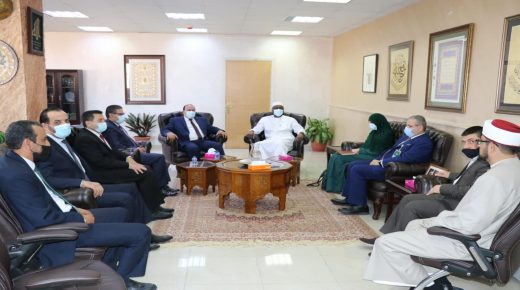 الفقه الإسلامي والعلوم الإسلامية يبحثان التعاون وأهمية رسالة عمان